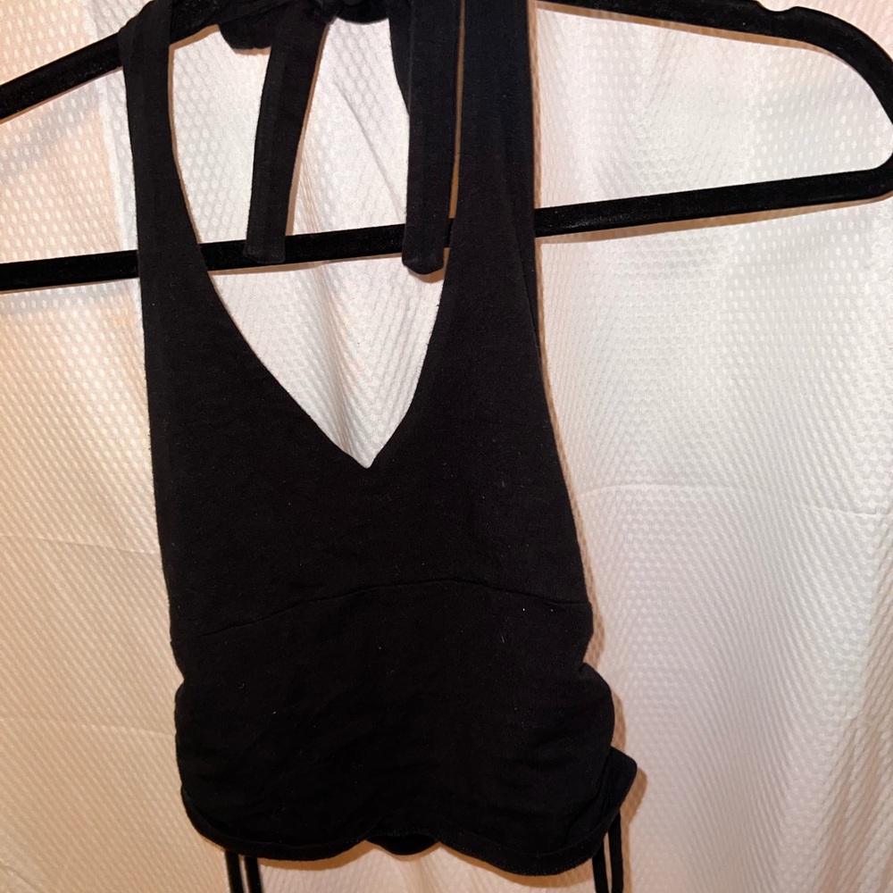 Black cropped T